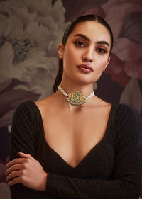 Green Kundan And Pearl Choker Necklace In Gold Plated Silver Alloy