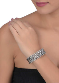 Gunmetal Grey Bracelet With Crystals And Stones In Geometric Pattern Online - Kalki Fashion