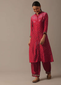 Red Hand Dyed Kurta Set In Silk With Bandhani Work