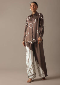 Brown Bandhani And Leheriya Shirt And Pant Set With Tie-Dye Shibhori Work