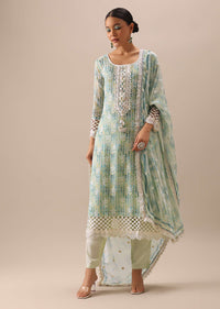 Green Slim Fit Kurta Set with Floral Work