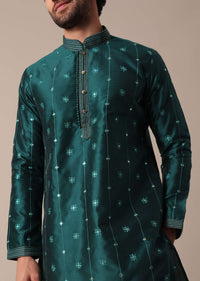 Green Silk Men Kurta Set With Zari Embellishments