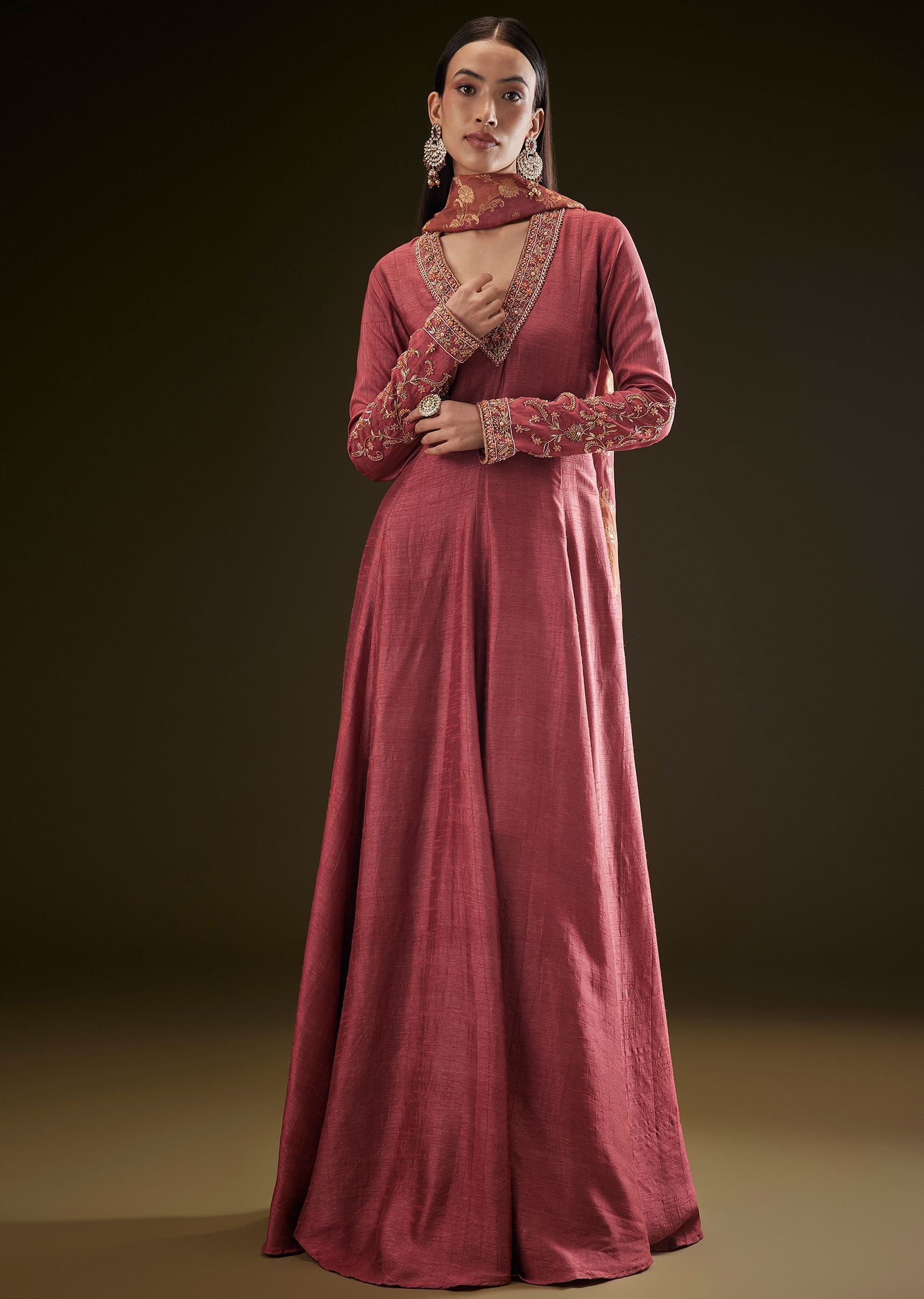 Katta sikli qora tanli yigitning ismi nima? Rus ayol qanday sikishni istayotgani haqida gapiradi.