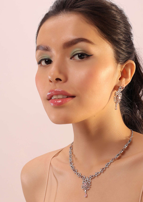 Silver Necklace With Earrings In A Sea-Life Inspired Design And A Shell Shaped Pendant