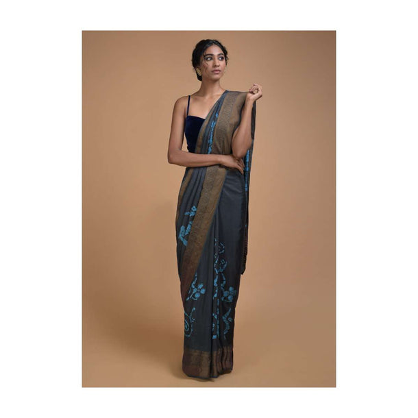 Slate Grey Saree In Cotton Silk With Batik Print In Floral And Checks Print Online - Kalki Fashion