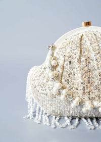 White Clutch In Sequins Fabric With Cut Dana Fringes On The Edges By Solasta