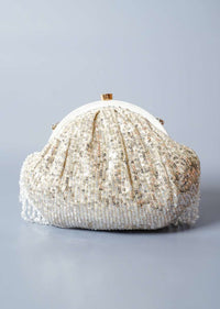 White Clutch In Sequins Fabric With Cut Dana Fringes On The Edges By Solasta