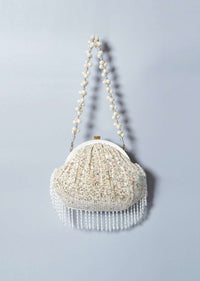 White Clutch In Sequins Fabric With Cut Dana Fringes On The Edges By Solasta
