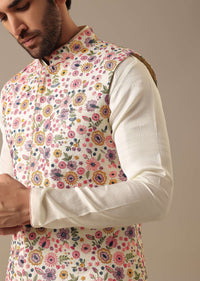 White Floral Bundi & Kurta Set In Silk