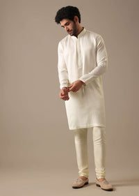 White Floral Bundi & Kurta Set In Silk