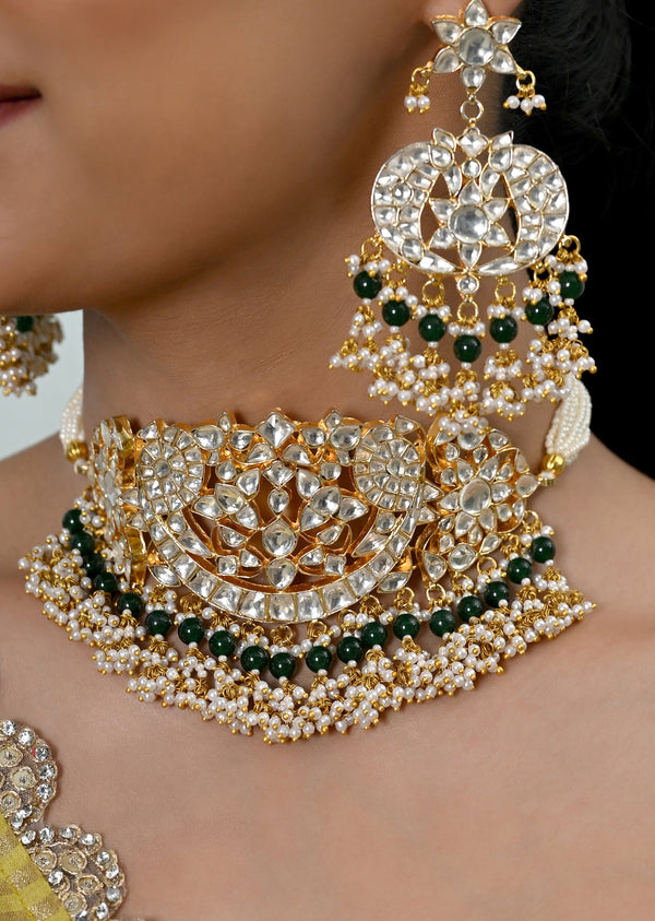 White Jadau Kundan Choker Set With Earrings And Tika