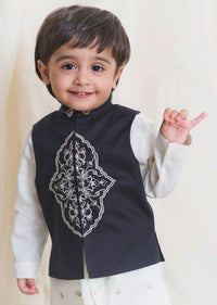 Kalki Boys White Kurta Set With Embroidered Buttis And Black Nehru Jacket With Ornate Embroidered Motif By Tiber Taber