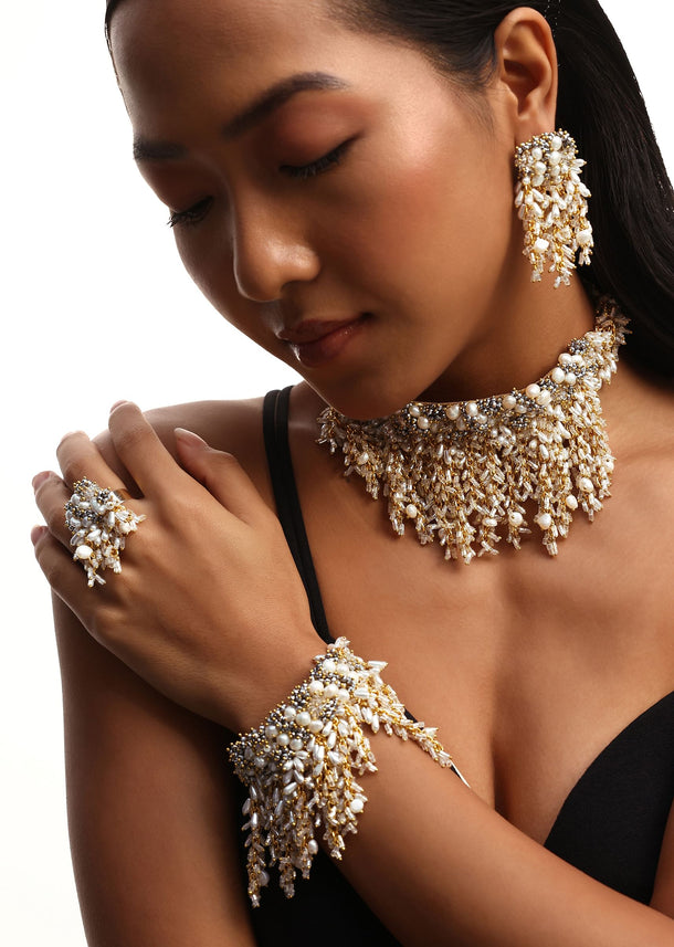 White And Gold Handcrafted Choker Necklace Set In Mix Metal