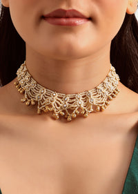 White And Gold Temple Choker Set In Mix Metal