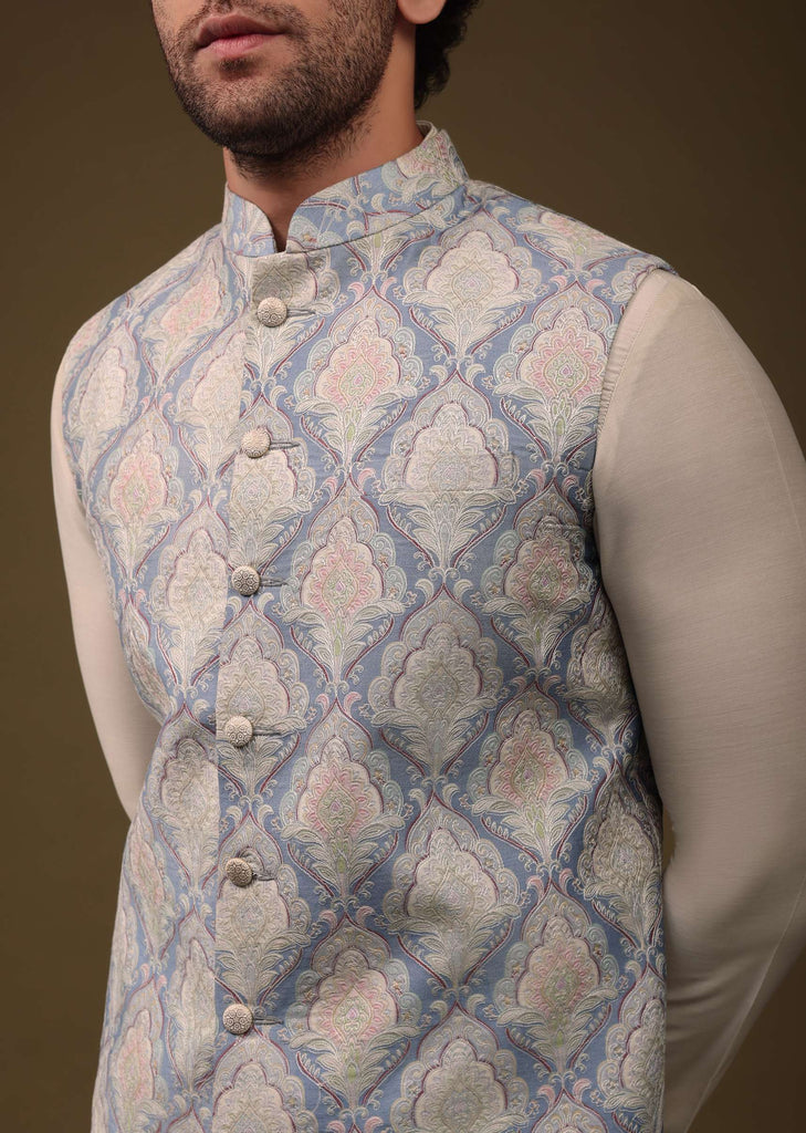 White Jacket Kurta Set In Silk With Machine Embroidery