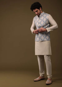 White Jacket Kurta Set In Silk With Machine Embroidery