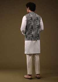 White Jacket Kurta Set In Silk With A Unique Print Pattern