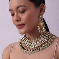 White Kundan Choker Set In Gold Finish Mix Metal