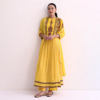 Yellow Chiffon Kurti Pant Set With Dupatta And Resham Thread Work