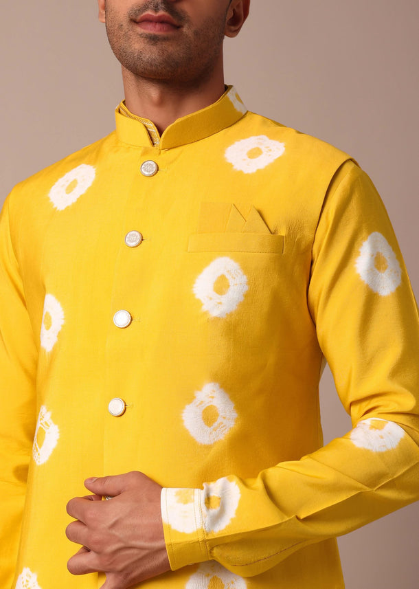 Yellow Jacket Kurta Set In Silk With Printed Motifs