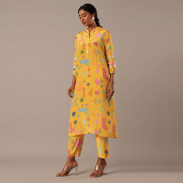 Yellow Printed Kurta And Pant Set In Crepe